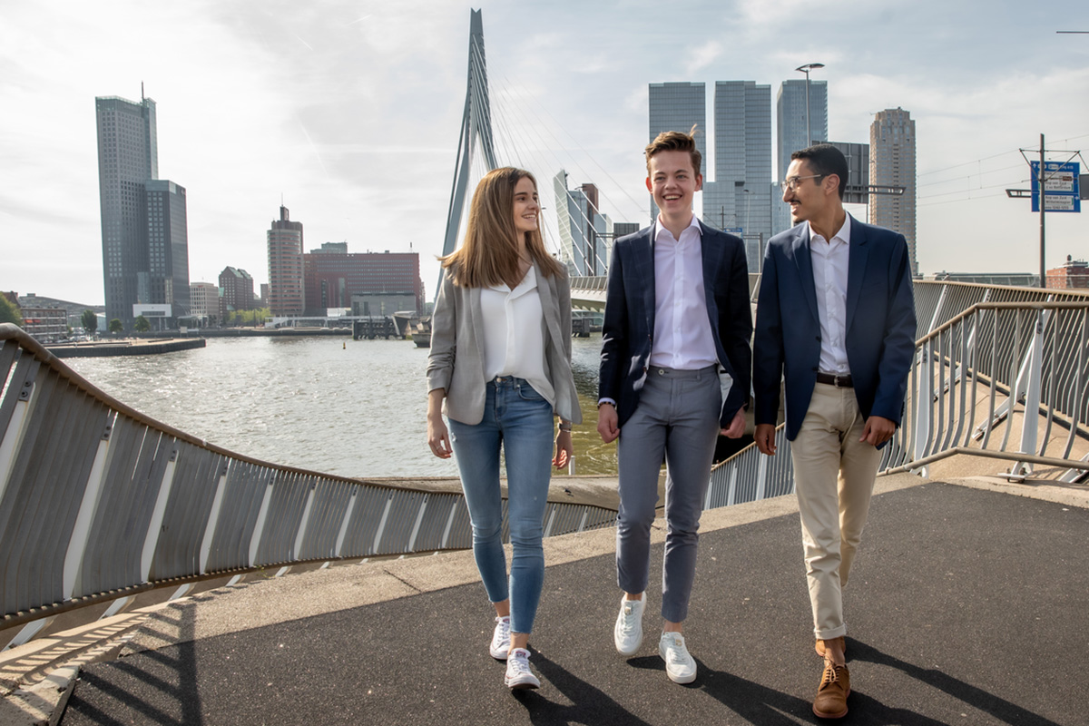 Students in front of Erasmus bridge in Rotterdam centrum