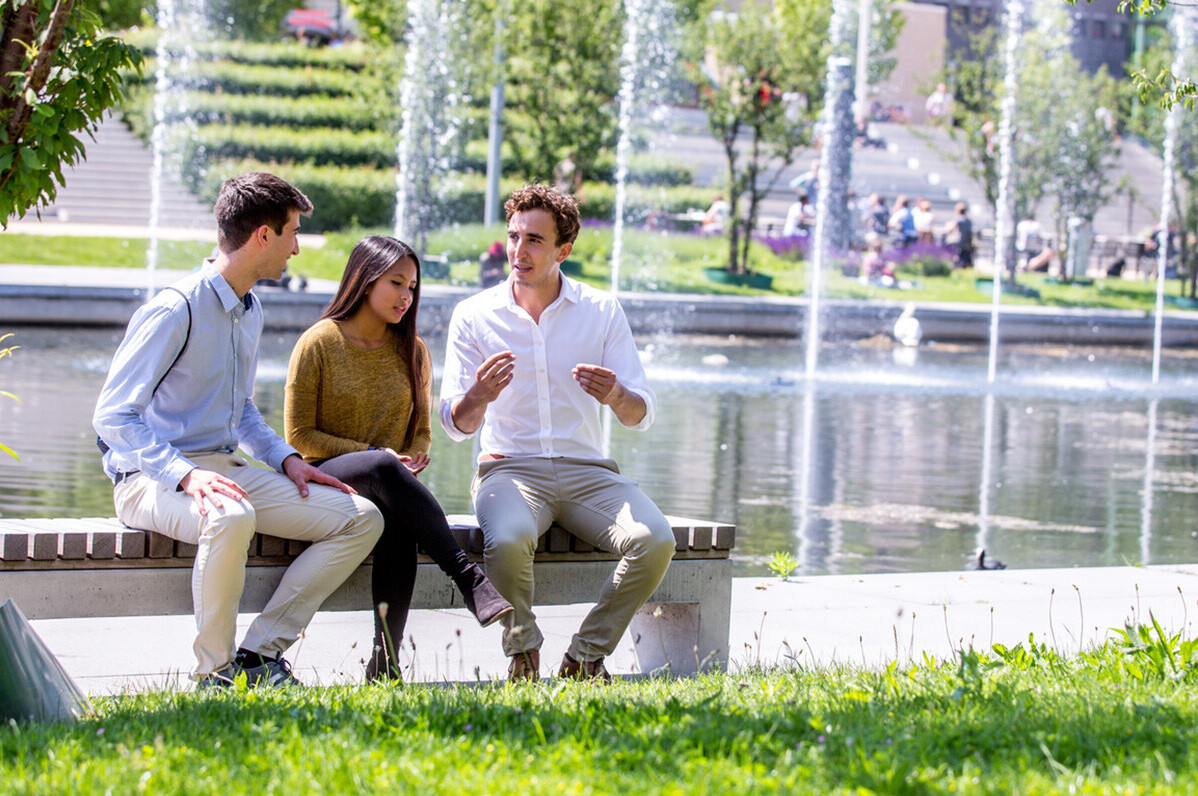 Students sitting in front of Polak building at Erasmus University