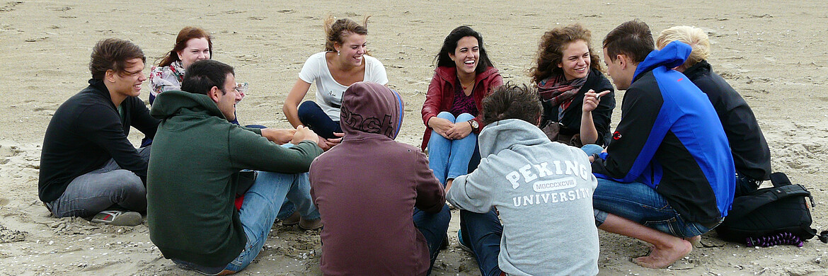 IM / CEMS students from RSM sitting on the beach