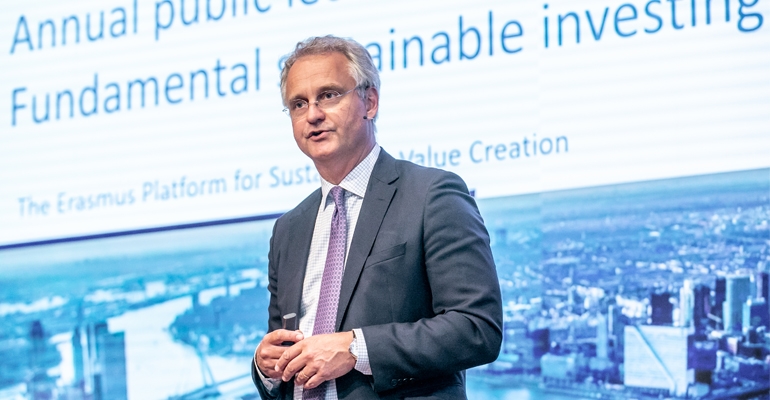 Corporates discuss fundamental sustainable investing with CEO at public lecture