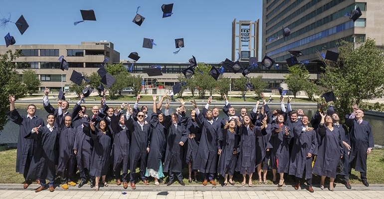 OneMBA graduation: leadership needs smart connections