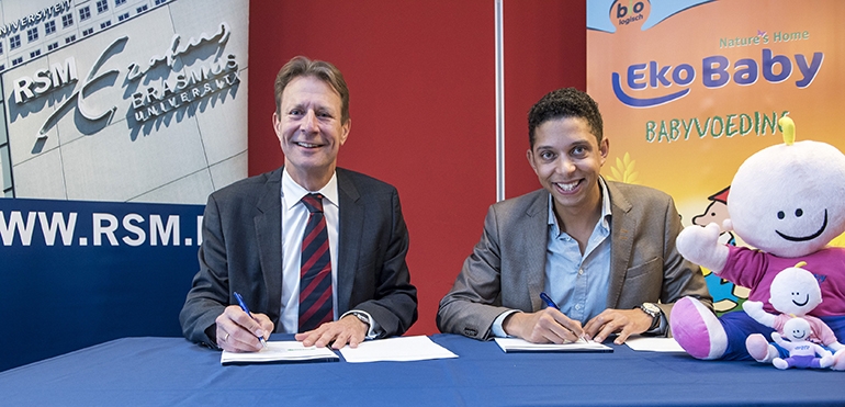 Alumni offer new scholarship to Chinese students