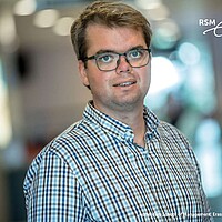 Luuk Veelenturf