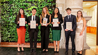 Sara Gárate Albertos, Andre Akaracharanya, Filippa Laurelii (Coach), Tanya Tomar, Benjamin Mayock, and Petra Jenei.