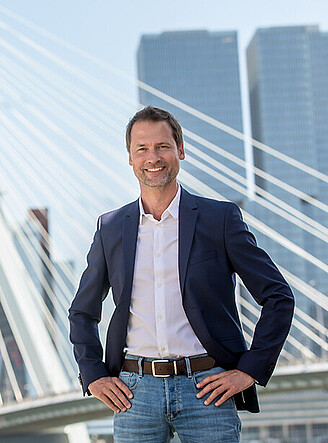 Man standing in front of Erasmus Bridge