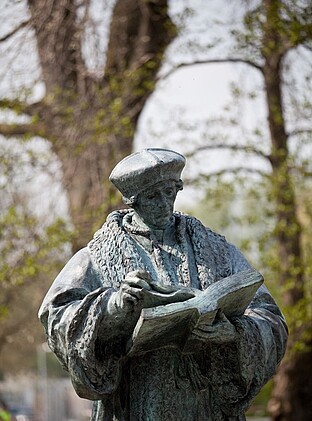 Erasmus Statue