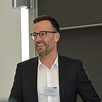 Profile picture of Prof. Daniel Metzger.