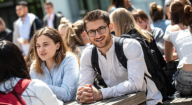 students on campus 