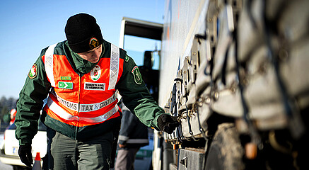 customs inspection of truck