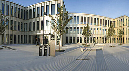 HEC Paris Campus