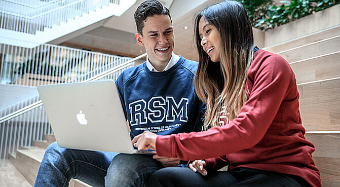 Two master students in Polak Building at Erasmus University Rotterdam