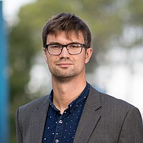 Dr Bart de Langhe
