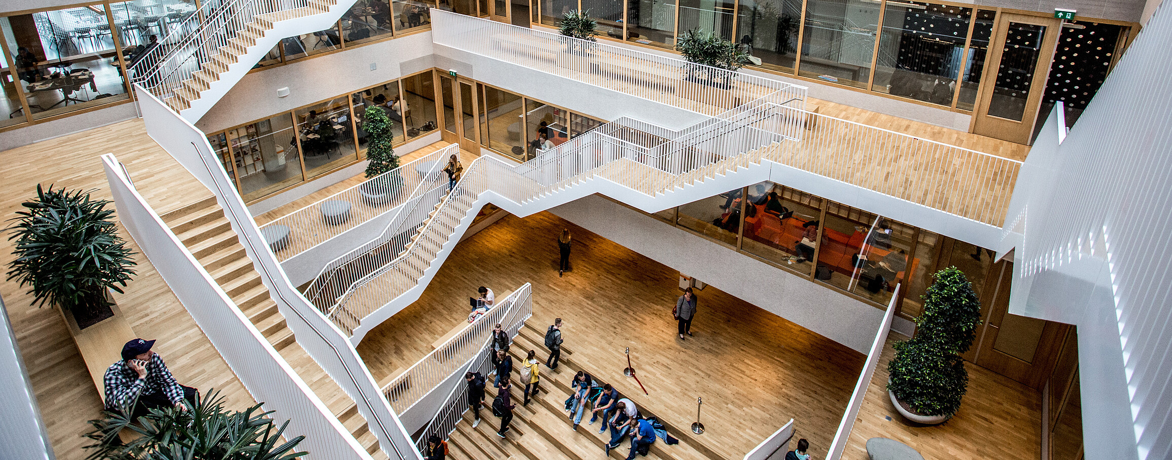 Image of the inside architecture of the Polak building, in the Woudestein Campus of Erasmus University