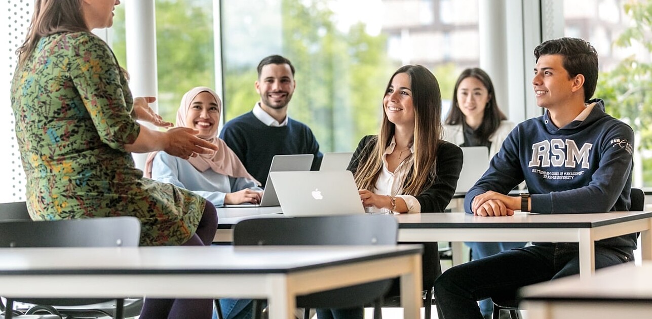 Students talking to a lecturer