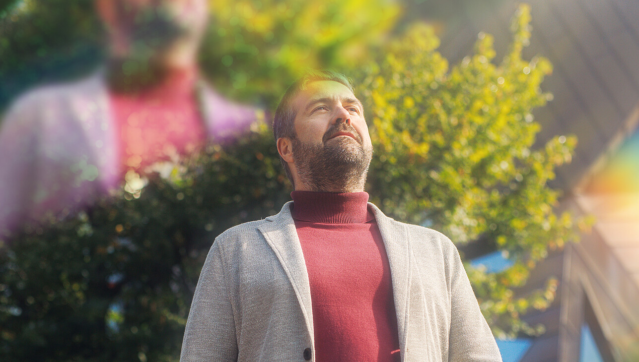 A man standing in Rotterdam with prisms around him. 
