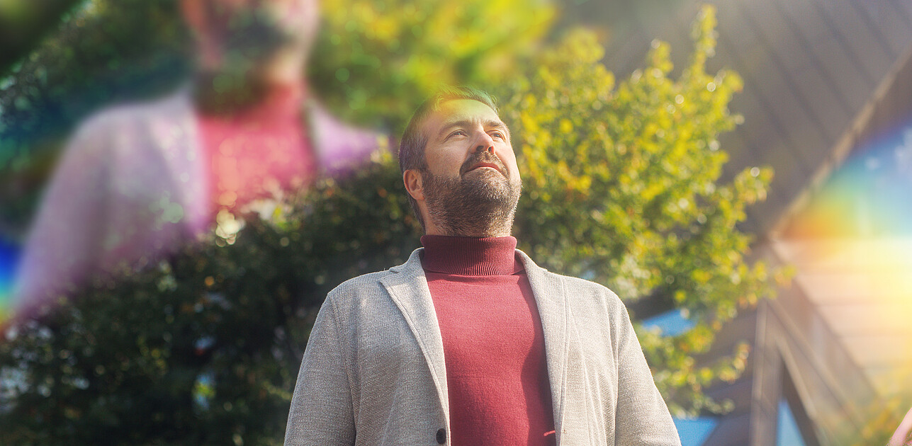 A man standing in Rotterdam with prisms around him. 