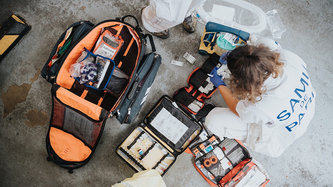 Photo shows aidworker paramedic with medical supplies