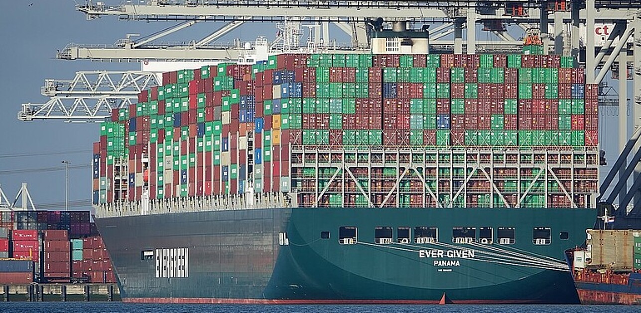 A photo shows a full containership in harbour
