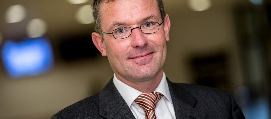 Professor Erik van Raaij